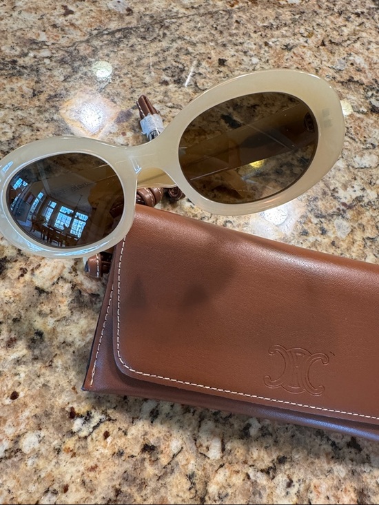 celine triomphe sand beige sunglasses - Picture 2 of 7